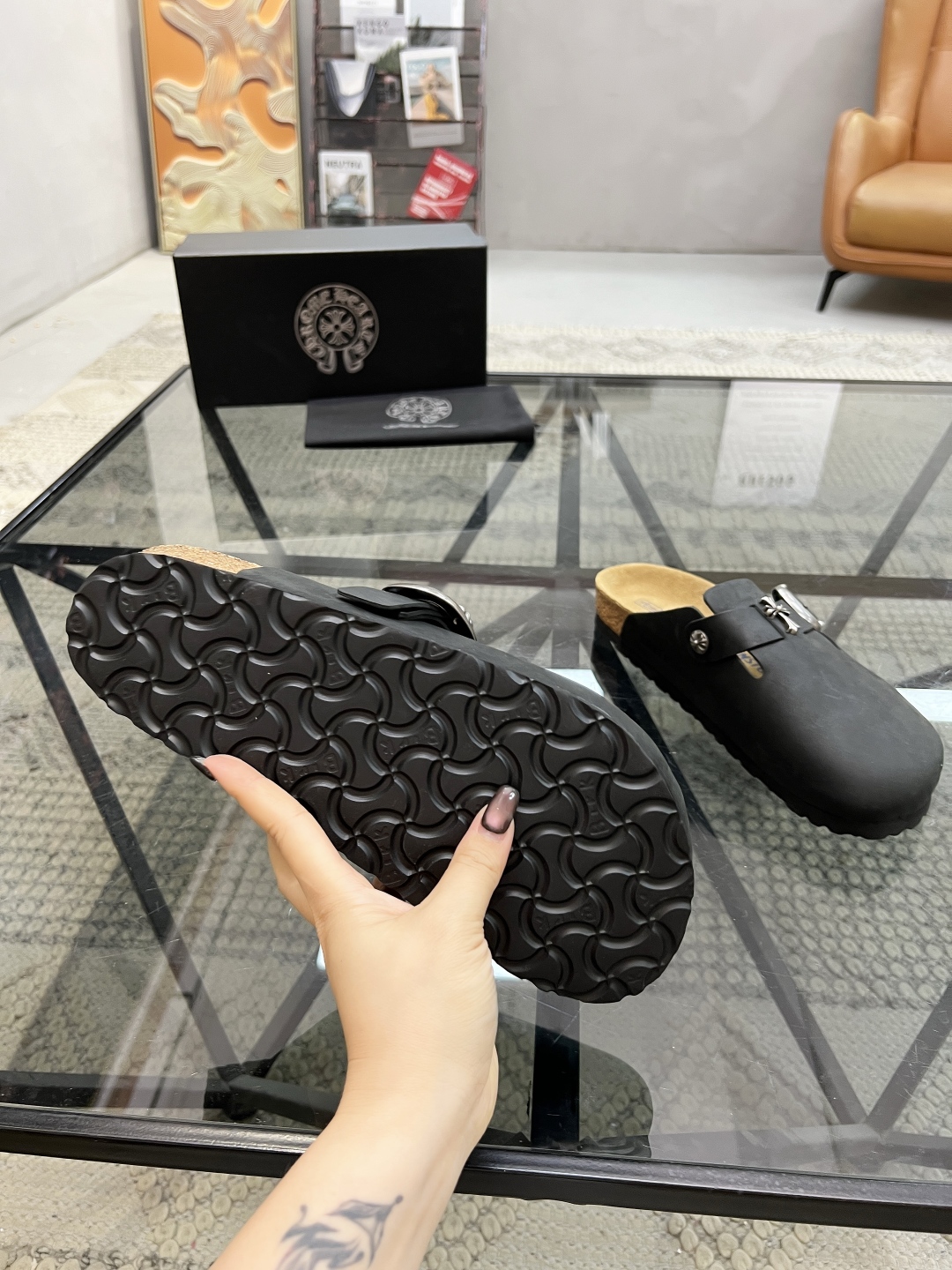  K 🔍顶级代购🇮🇹 克 炸街男神半拖新品拖鞋专柜同步，鞋面意大利进口牛皮面料，高品质拼接色彩工艺，鞋底
