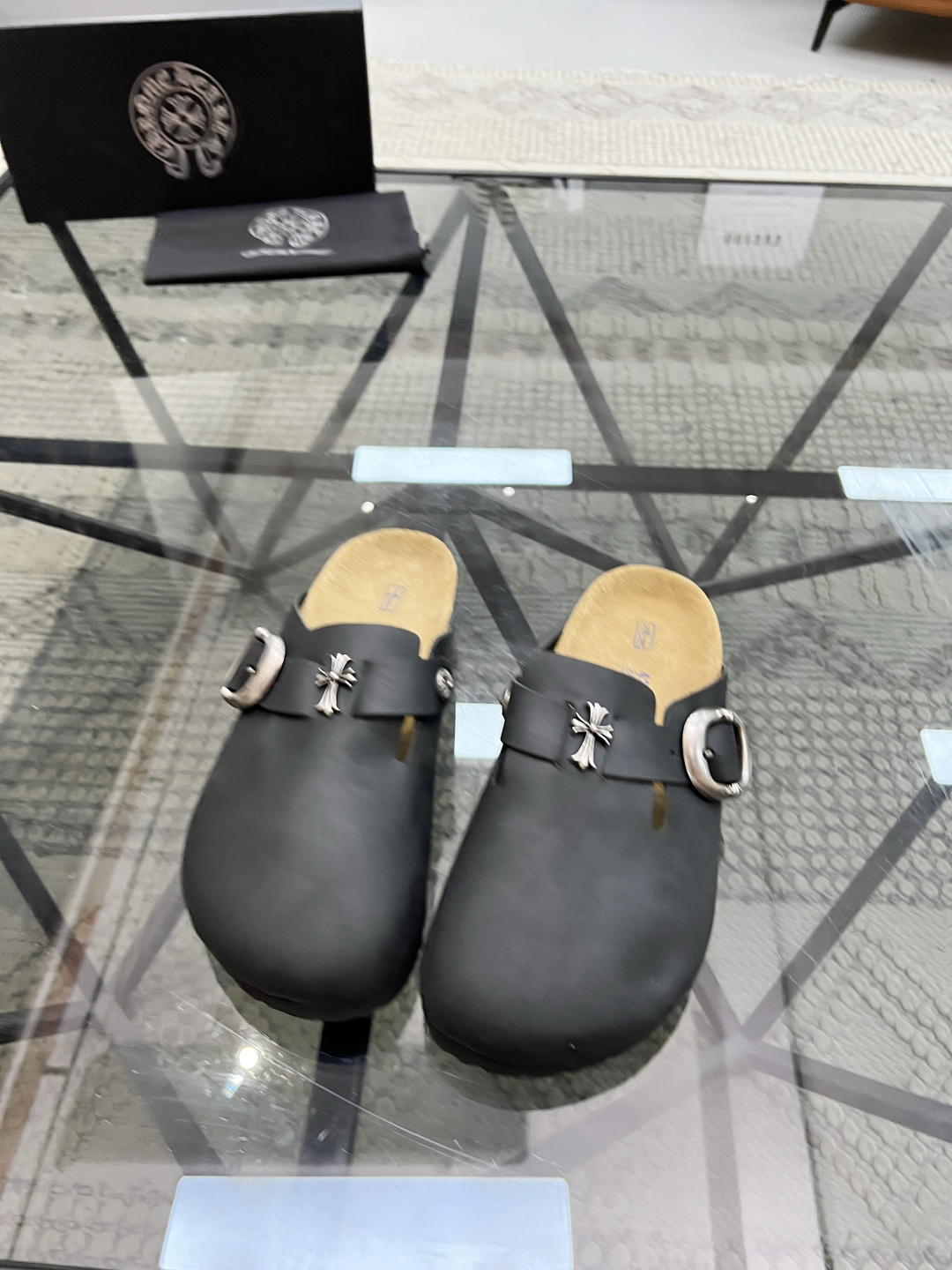  K 🔍顶级代购🇮🇹 克 炸街男神半拖新品拖鞋专柜同步，鞋面意大利进口牛皮面料，高品质拼接色彩工艺，鞋底