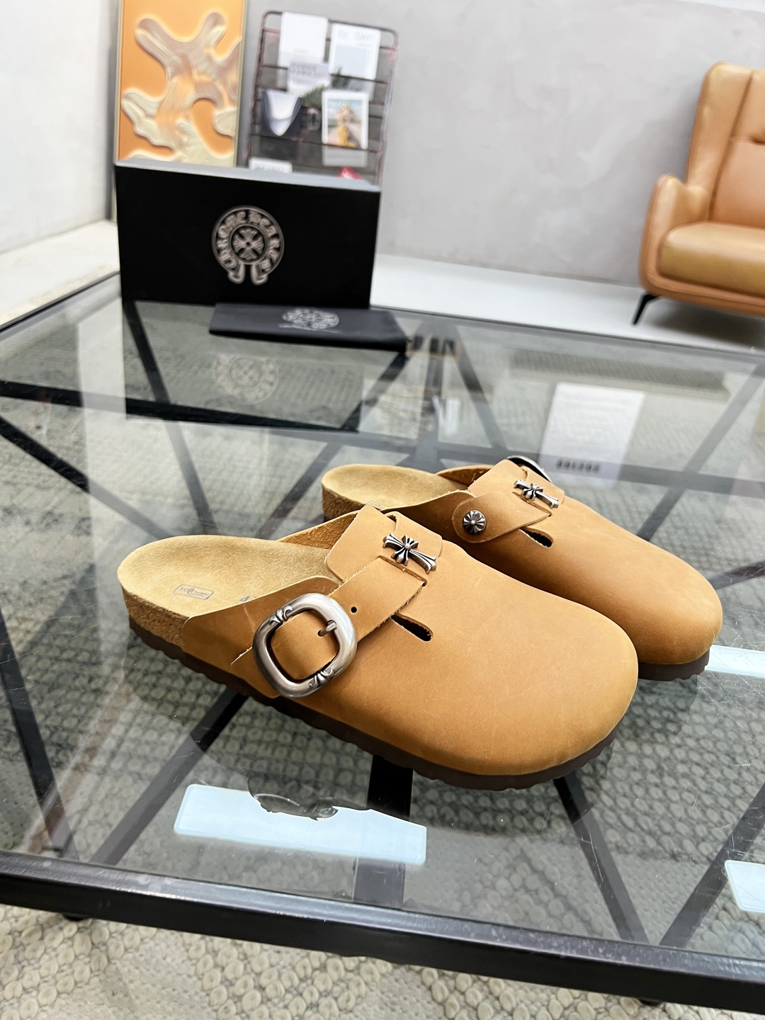  K 🔍顶级代购🇮🇹 克 炸街男神半拖新品拖鞋专柜同步，鞋面意大利进口牛皮面料，高品质拼接色彩工艺，鞋底