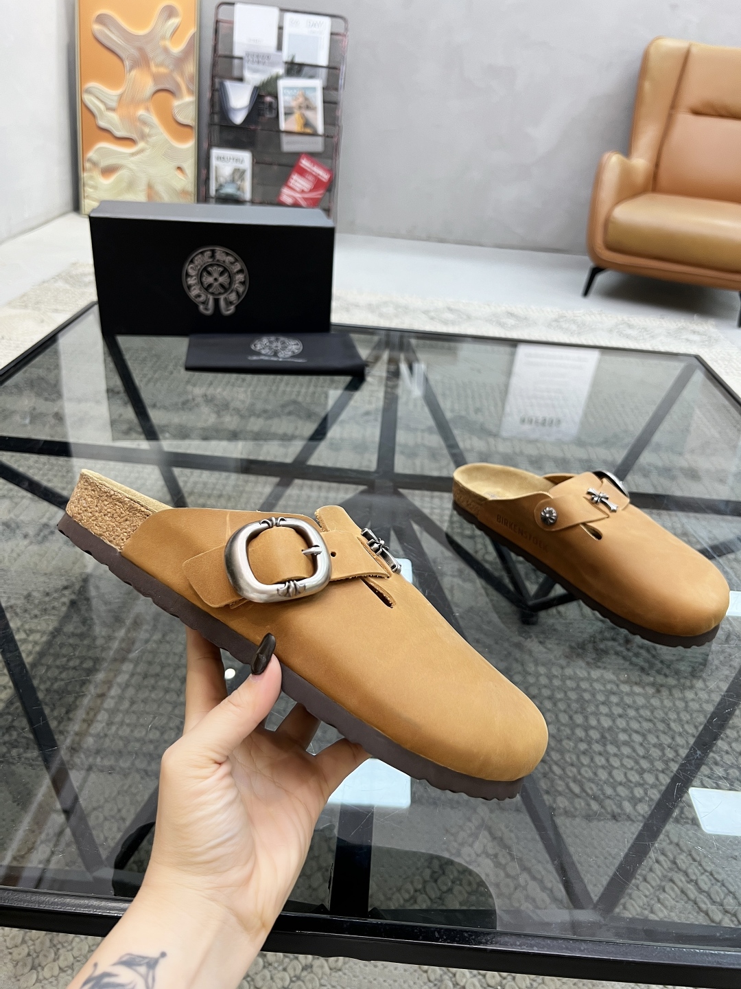  K 🔍顶级代购🇮🇹 克 炸街男神半拖新品拖鞋专柜同步，鞋面意大利进口牛皮面料，高品质拼接色彩工艺，鞋底
