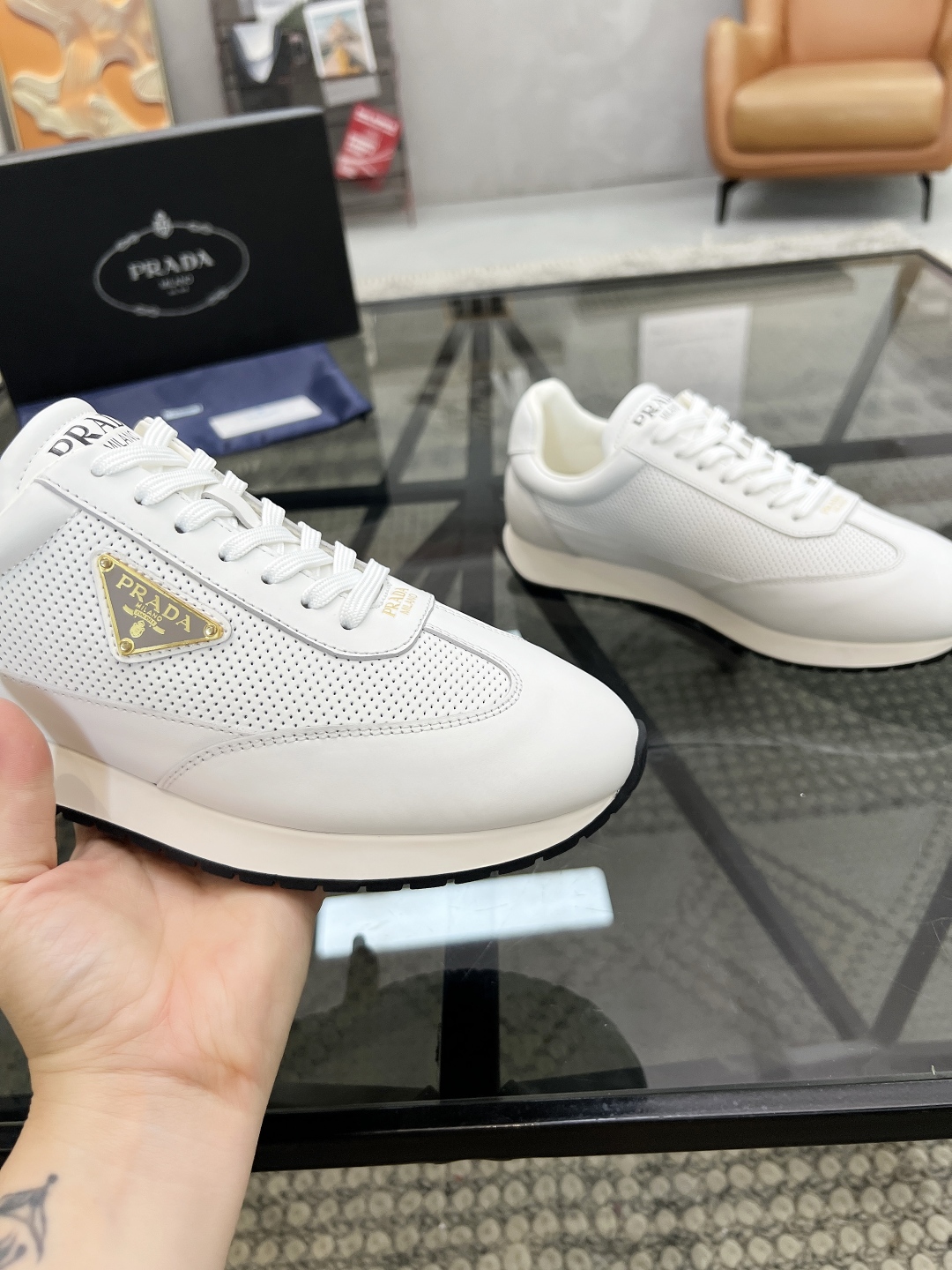  P 🔍顶级代购🇮🇹 普 炸街男神新品来袭，超人气爆款专柜新款，原厂配置意大利进口牛皮面料，高品质复杂拼