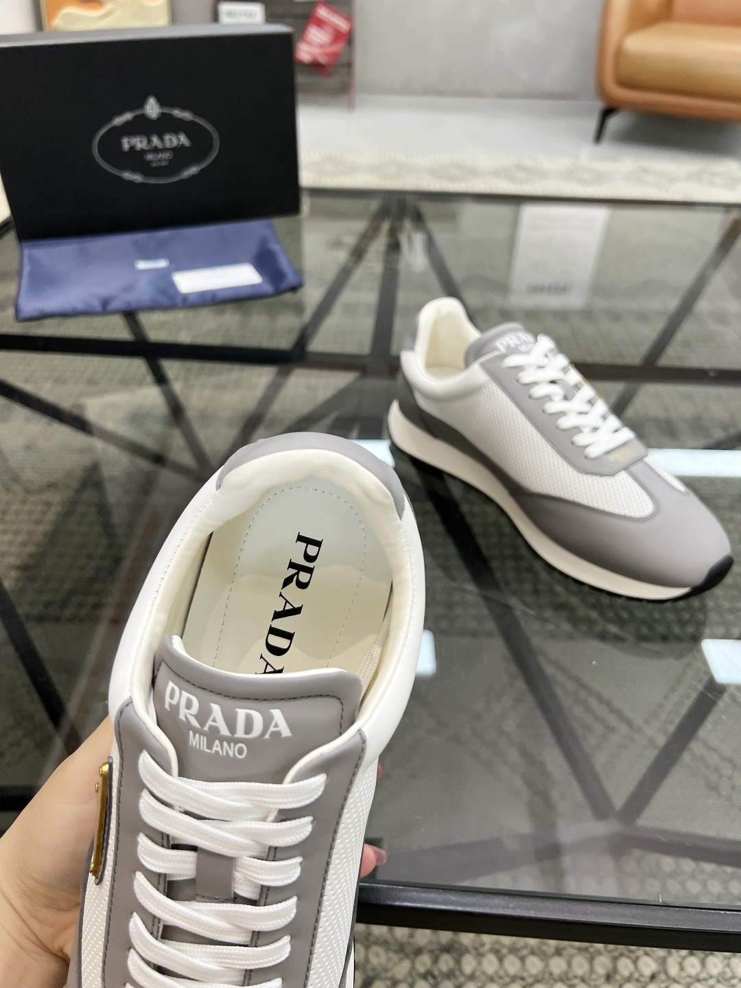  P 🔍顶级代购🇮🇹 普 炸街男神新品来袭，超人气爆款专柜新款，原厂配置意大利进口牛皮面料，高品质复杂拼
