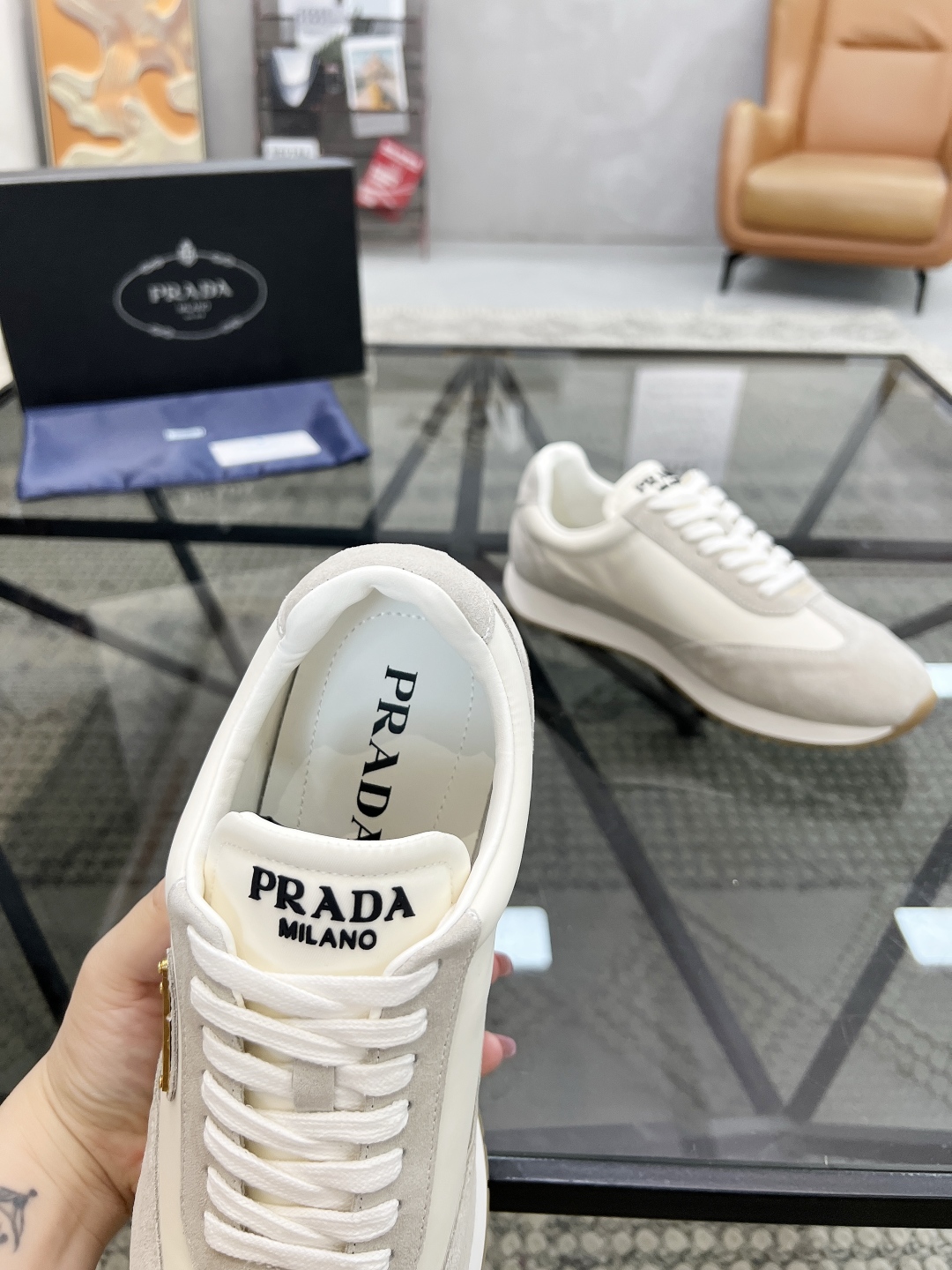  P 🔍顶级代购🇮🇹 普 炸街男神新品来袭，超人气爆款专柜新款，原厂配置意大利进口牛皮搭配布面料，高品质