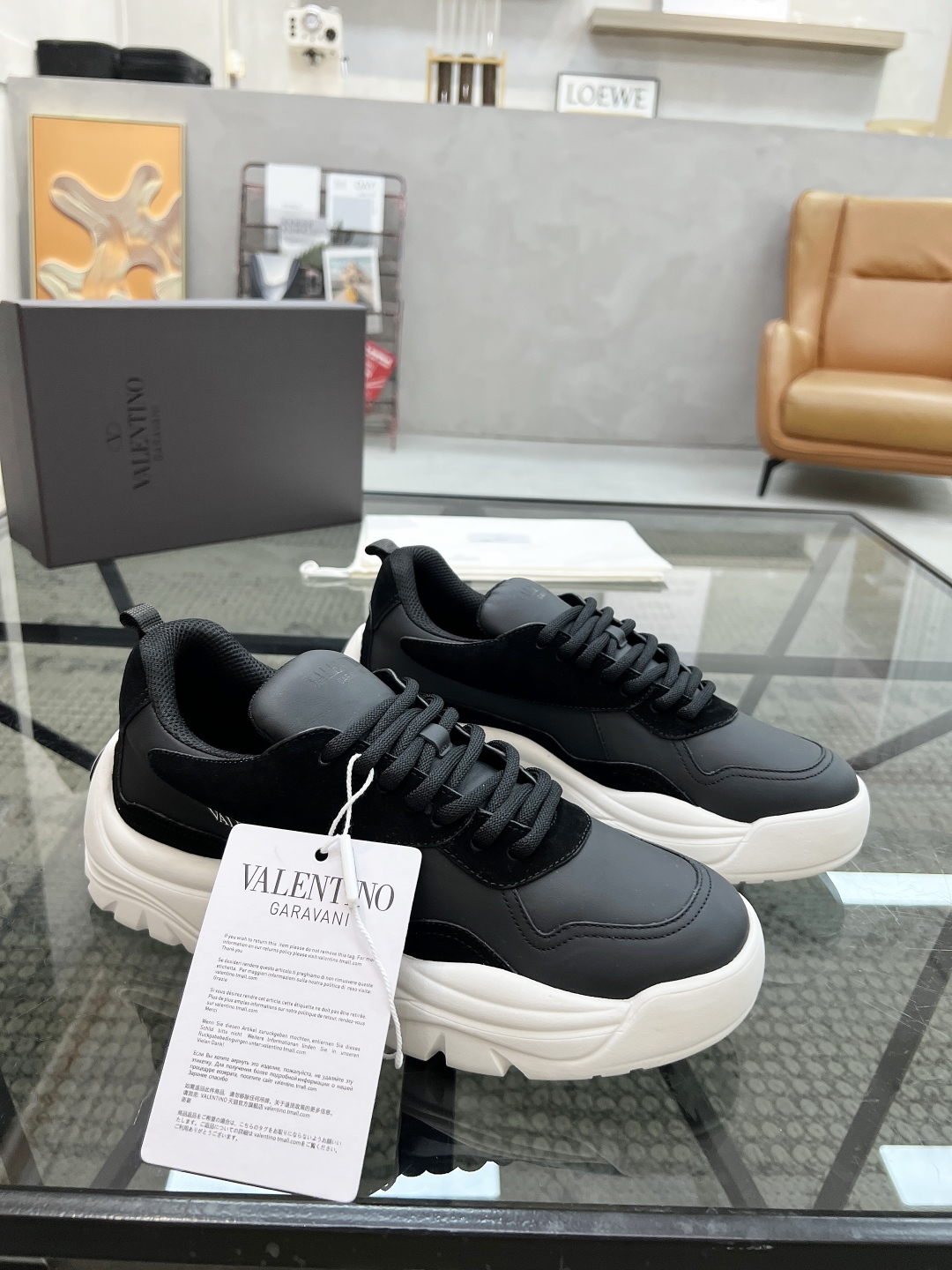  H 🔍顶级代购🇮🇹 华 炸街男神运动鞋新品，经反复试验终打造出完美版本，经典的华家高超拼接工艺技术瞬间