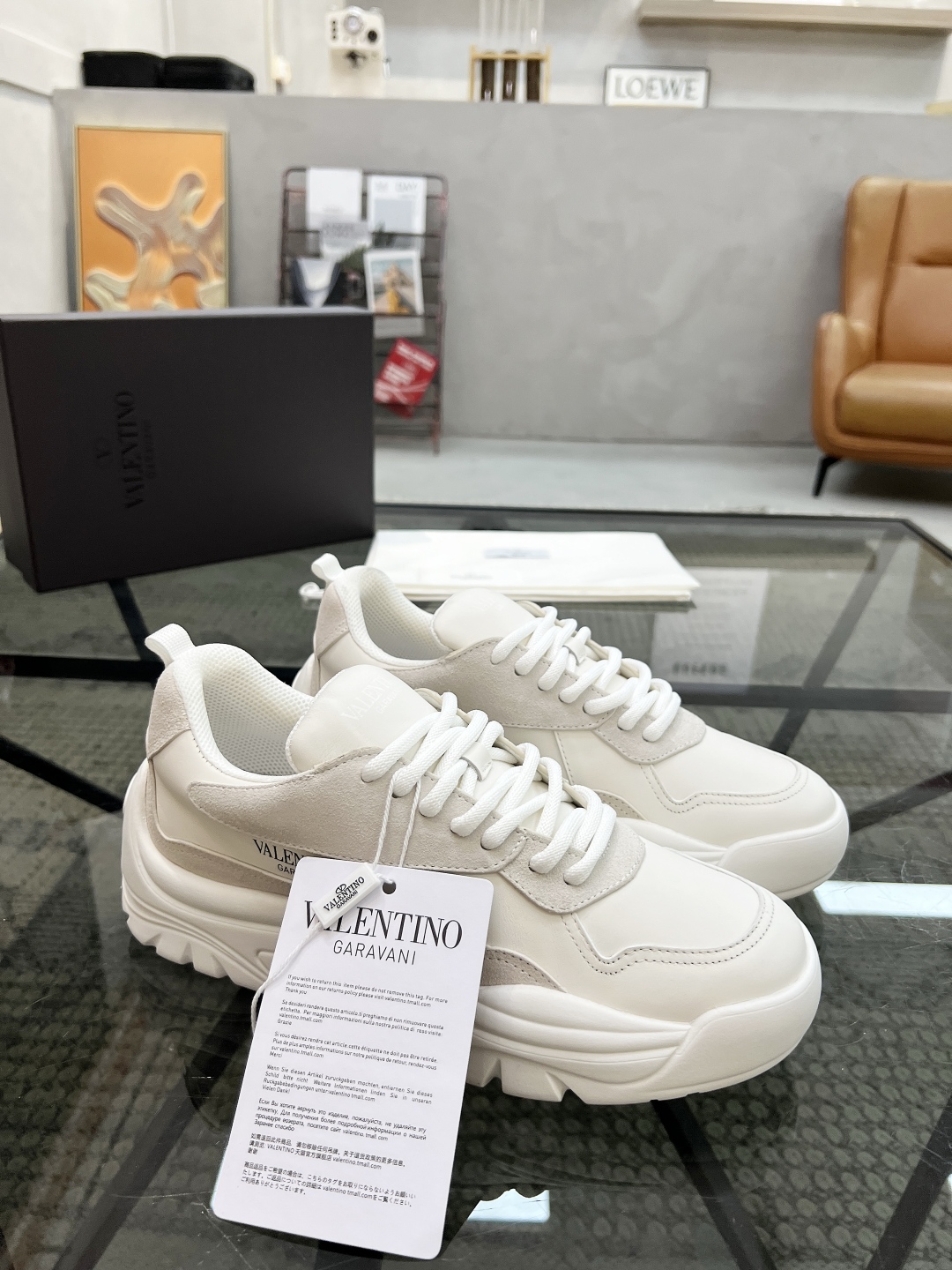  H 🔍顶级代购🇮🇹 华 炸街男神运动鞋新品，经反复试验终打造出完美版本，经典的华家高超拼接工艺技术瞬间