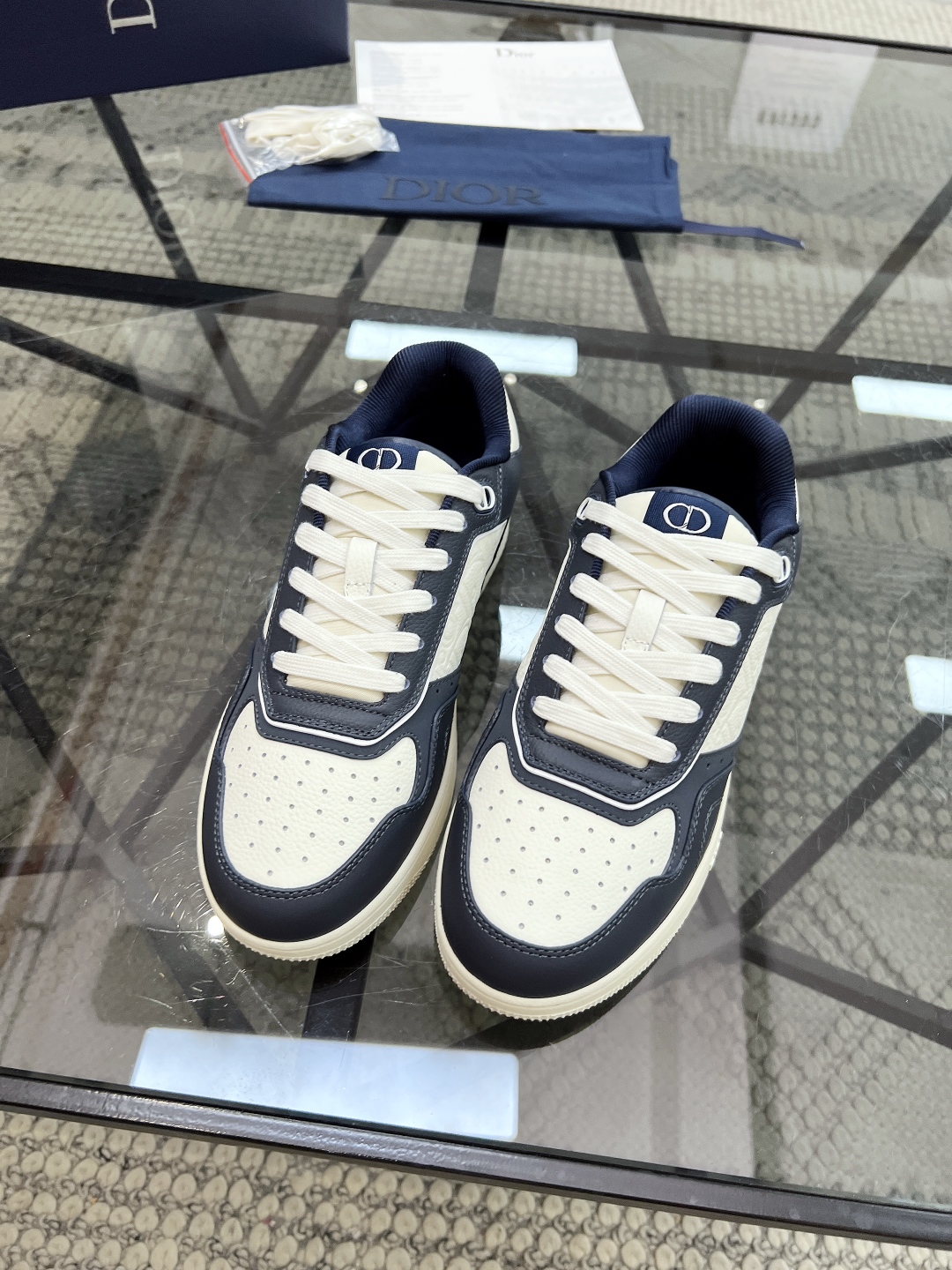  D 🔍顶级代购🇮🇹 迪 炸街B27情侣👫爆款超人气板鞋，新品专柜同步，鞋面意大利原版进口牛皮面料，潮达