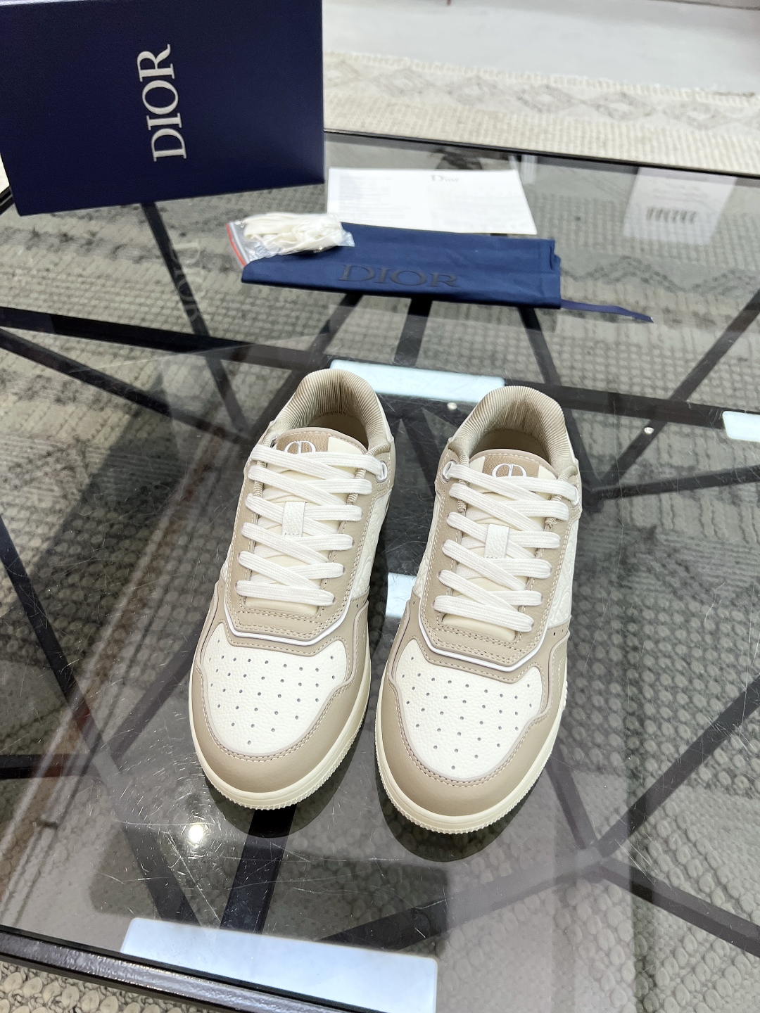  D 🔍顶级代购🇮🇹 迪 炸街B27情侣👫爆款超人气板鞋，新品专柜同步，鞋面意大利原版进口牛皮面料，潮达