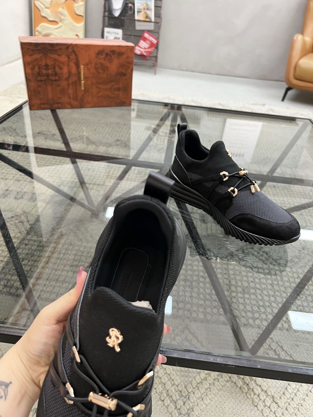  S 🔍顶级代购🇮🇹 史 炸街男神休闲运动系列，专柜同步发售原厂配置，意大利进口牛皮搭配飞织面料，运动达