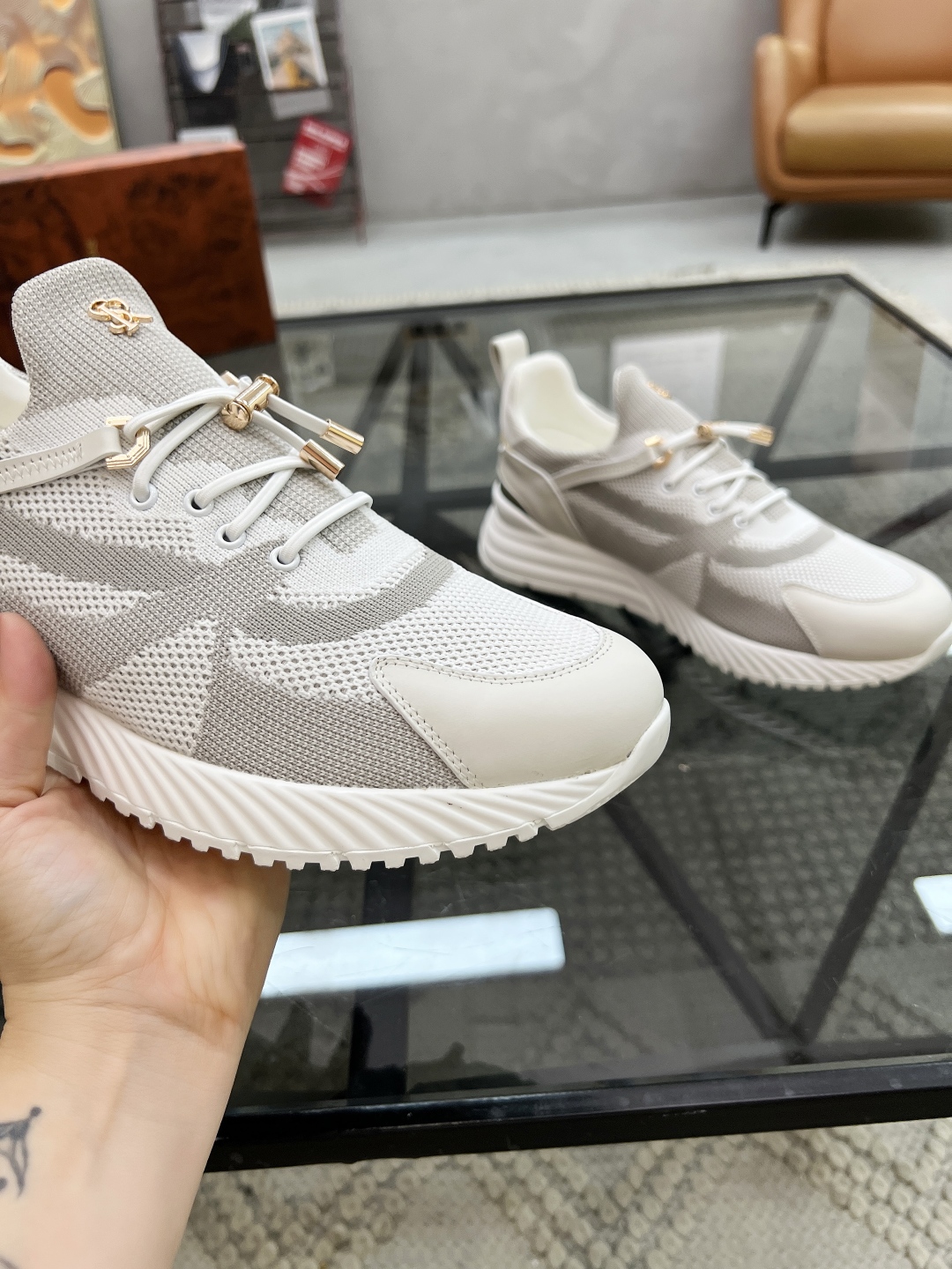  S 🔍顶级代购🇮🇹 史 炸街男神休闲运动系列，专柜同步发售原厂配置，意大利进口牛皮搭配飞织面料，运动达