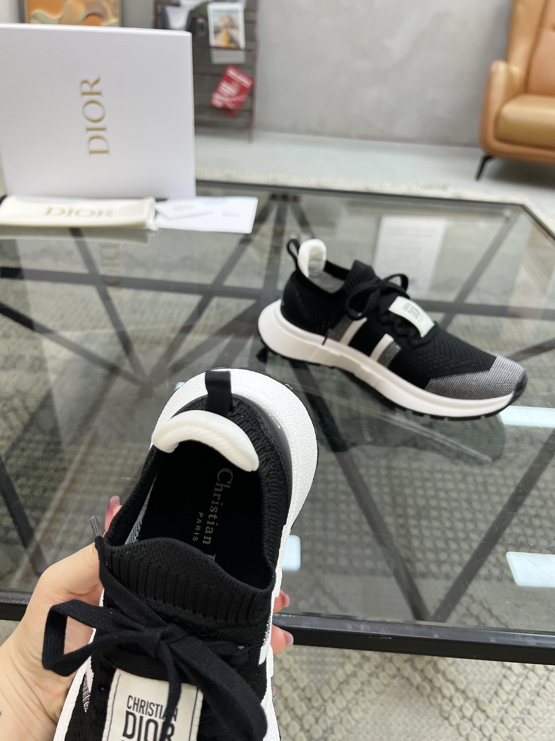  D 🔍顶级代购🇮🇹 迪 炸街情侣款👫休闲鞋专柜同步发售原厂配置，意大利进口飞织面料，鞋底：原厂特供原版