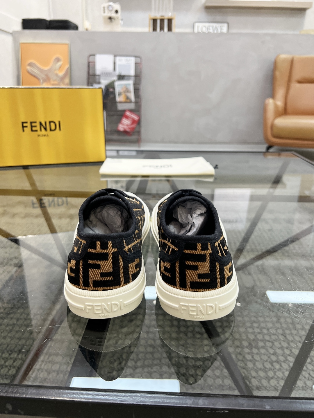  F 🔍顶级代购🇮🇹 芬 炸街情侣👫人气爆款专柜新款原厂配置，意大利进口原版标志布面，标志花纹潮人必备，