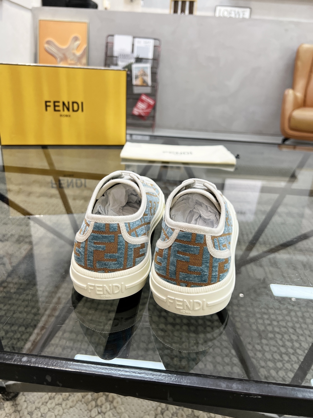  F 🔍顶级代购🇮🇹 芬 炸街情侣👫人气爆款专柜新款原厂配置，意大利进口原版标志布面，标志花纹潮人必备，