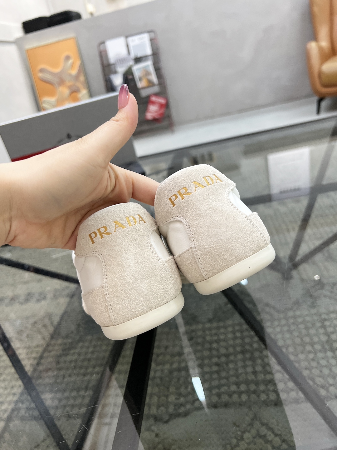  P 🔍顶级代购🇮🇹 普 炸街男神新品休闲运动鞋专柜同步人气爆款，鞋面意大利进口牛皮搭配布面料，高品质拼