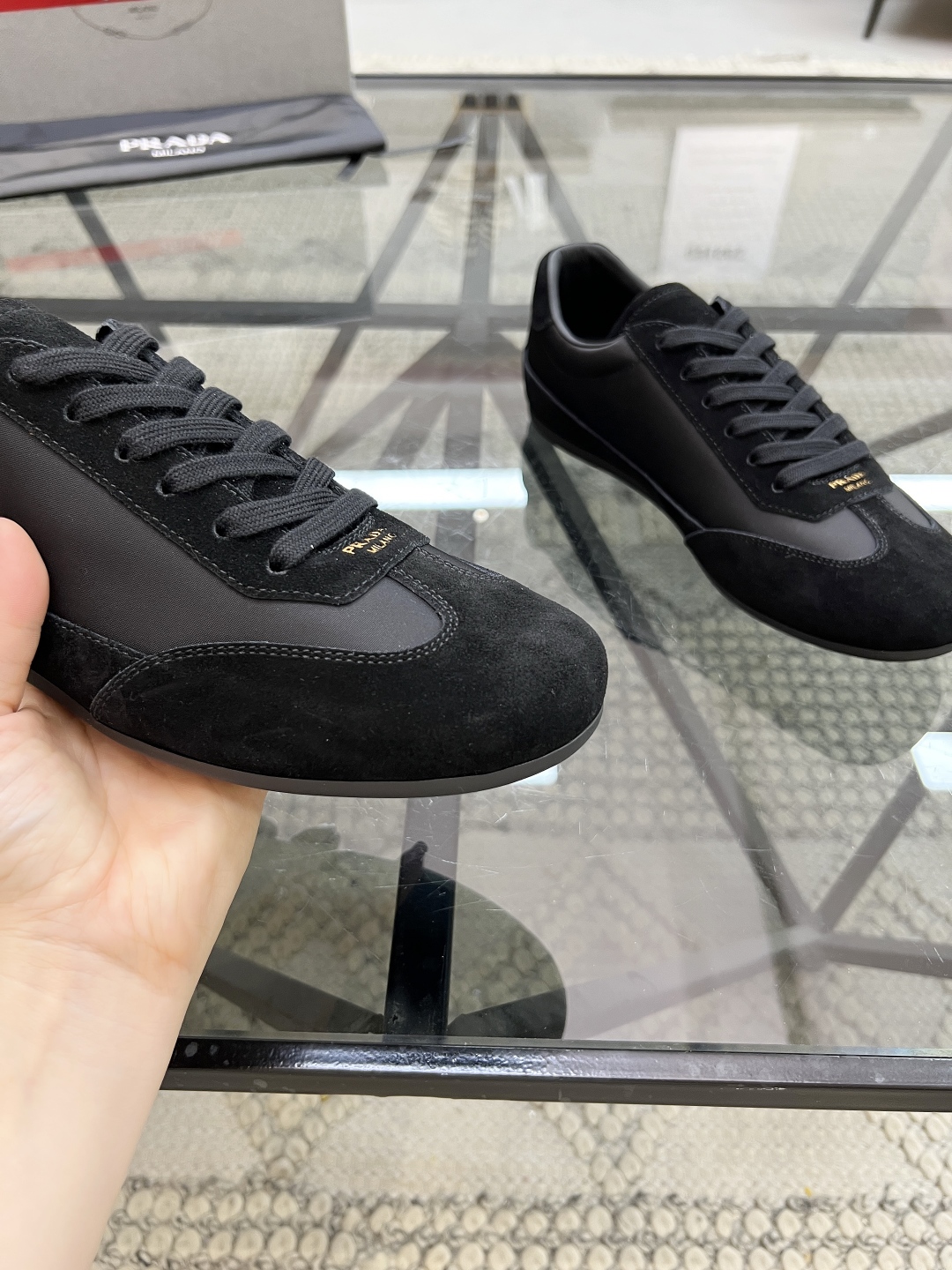  P 🔍顶级代购🇮🇹 普 炸街男神新品休闲运动鞋专柜同步人气爆款，鞋面意大利进口牛皮搭配布面料，高品质拼