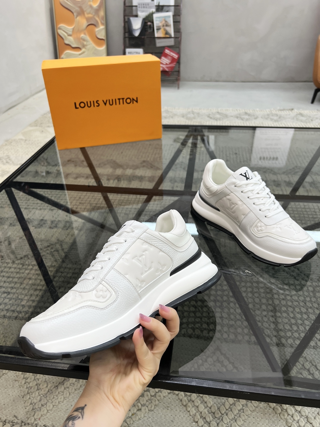  L 🔍顶级代购🇮🇹 路 炸街男神运动鞋新品来袭专柜同步发售原厂配置，意大利进口原版牛皮面料，高品质压花