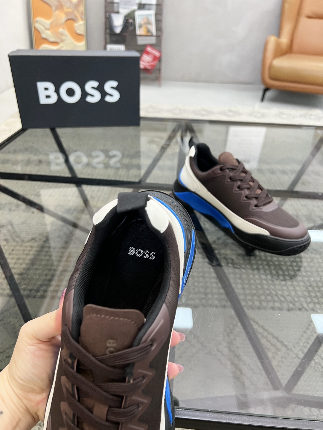  B 🔍顶级代购🇮🇹 老 炸街男神新品来袭，超人气爆款专柜新款，原厂配置意大利进口牛皮搭配纱布面料，高品