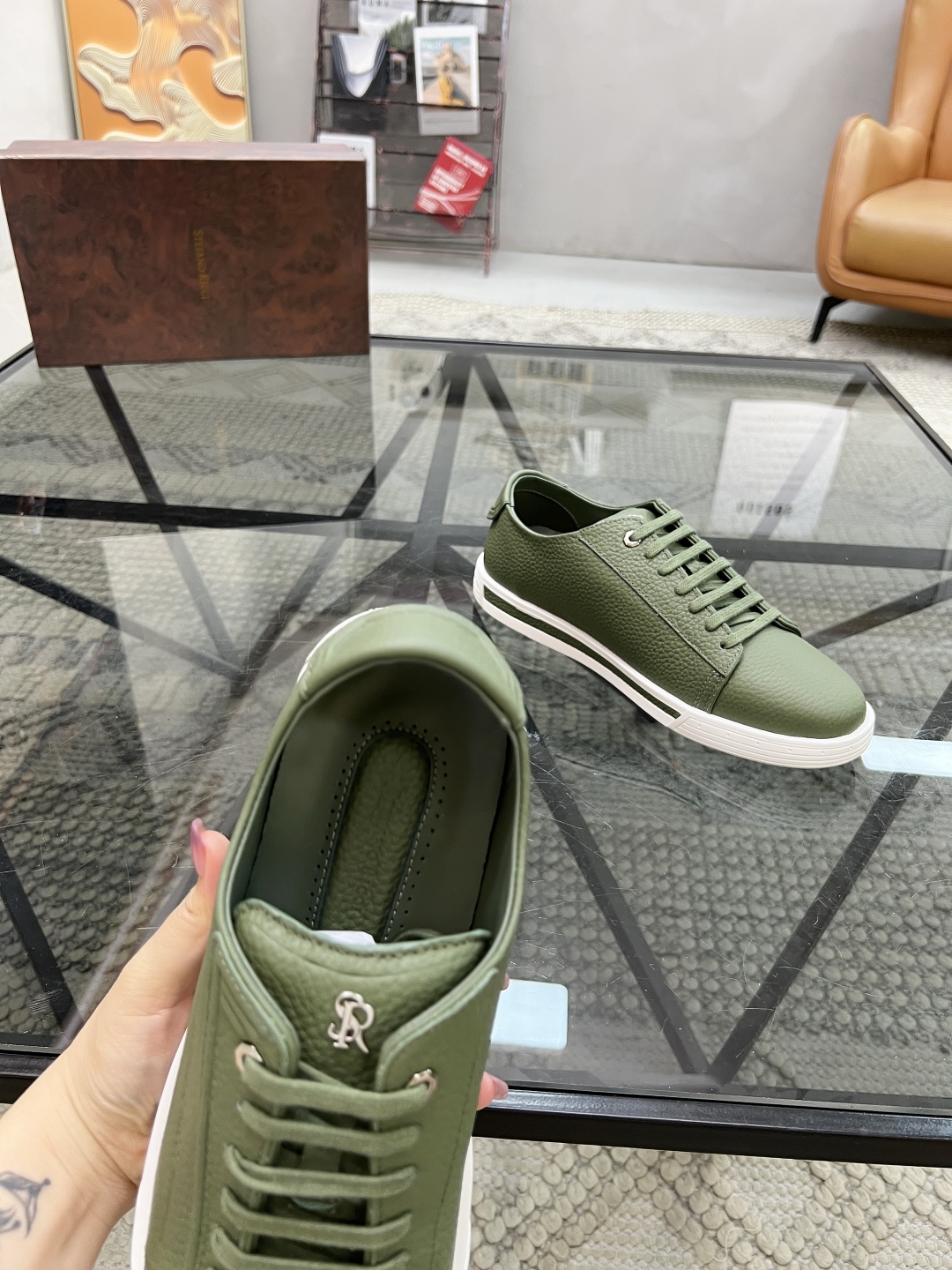  S 🔍顶级代购🇮🇹 史 炸街男神休闲运动系列，专柜同步发售原厂配置，意大利进口牛皮面料，运动达人必备，