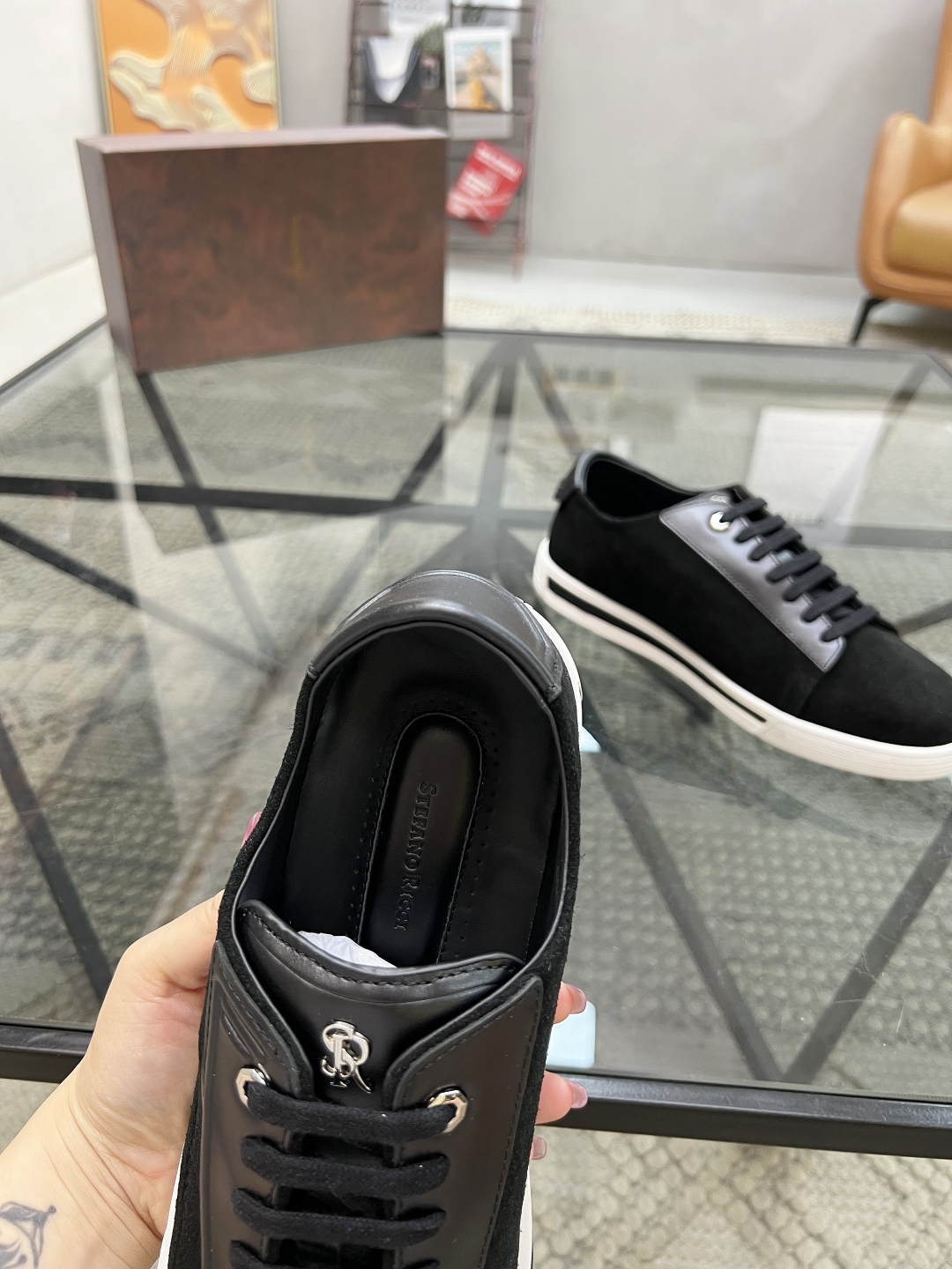  S 🔍顶级代购🇮🇹 史 炸街男神休闲运动系列，专柜同步发售原厂配置，意大利进口牛皮面料，运动达人必备，