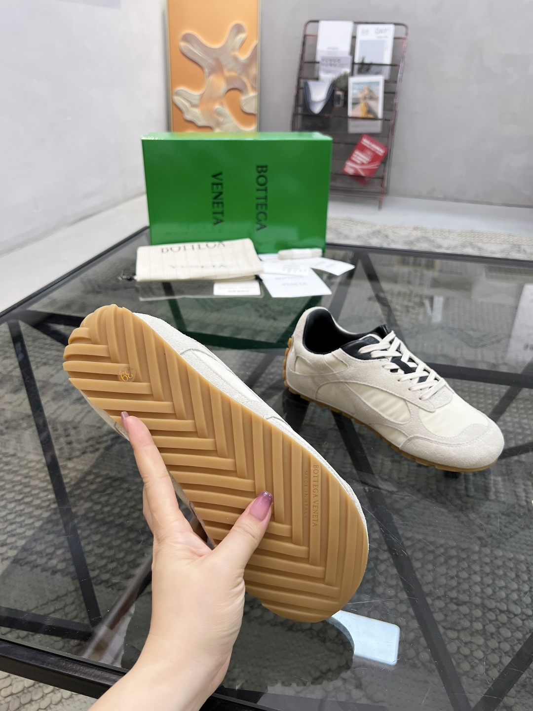  D 🔍顶级代购🇮🇹 碟 炸街情侣👫款官网新品原单货专柜同步，鞋面意大利进口牛皮搭配帆布面料，潮达人爆款