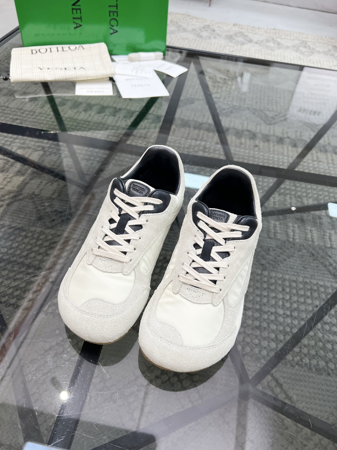  D 🔍顶级代购🇮🇹 碟 炸街情侣👫款官网新品原单货专柜同步，鞋面意大利进口牛皮搭配帆布面料，潮达人爆款