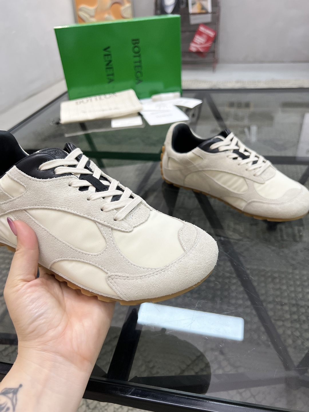  D 🔍顶级代购🇮🇹 碟 炸街情侣👫款官网新品原单货专柜同步，鞋面意大利进口牛皮搭配帆布面料，潮达人爆款