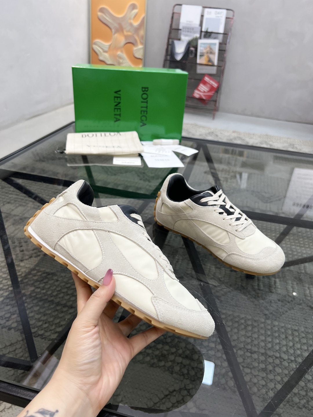  D 🔍顶级代购🇮🇹 碟 炸街情侣👫款官网新品原单货专柜同步，鞋面意大利进口牛皮搭配帆布面料，潮达人爆款