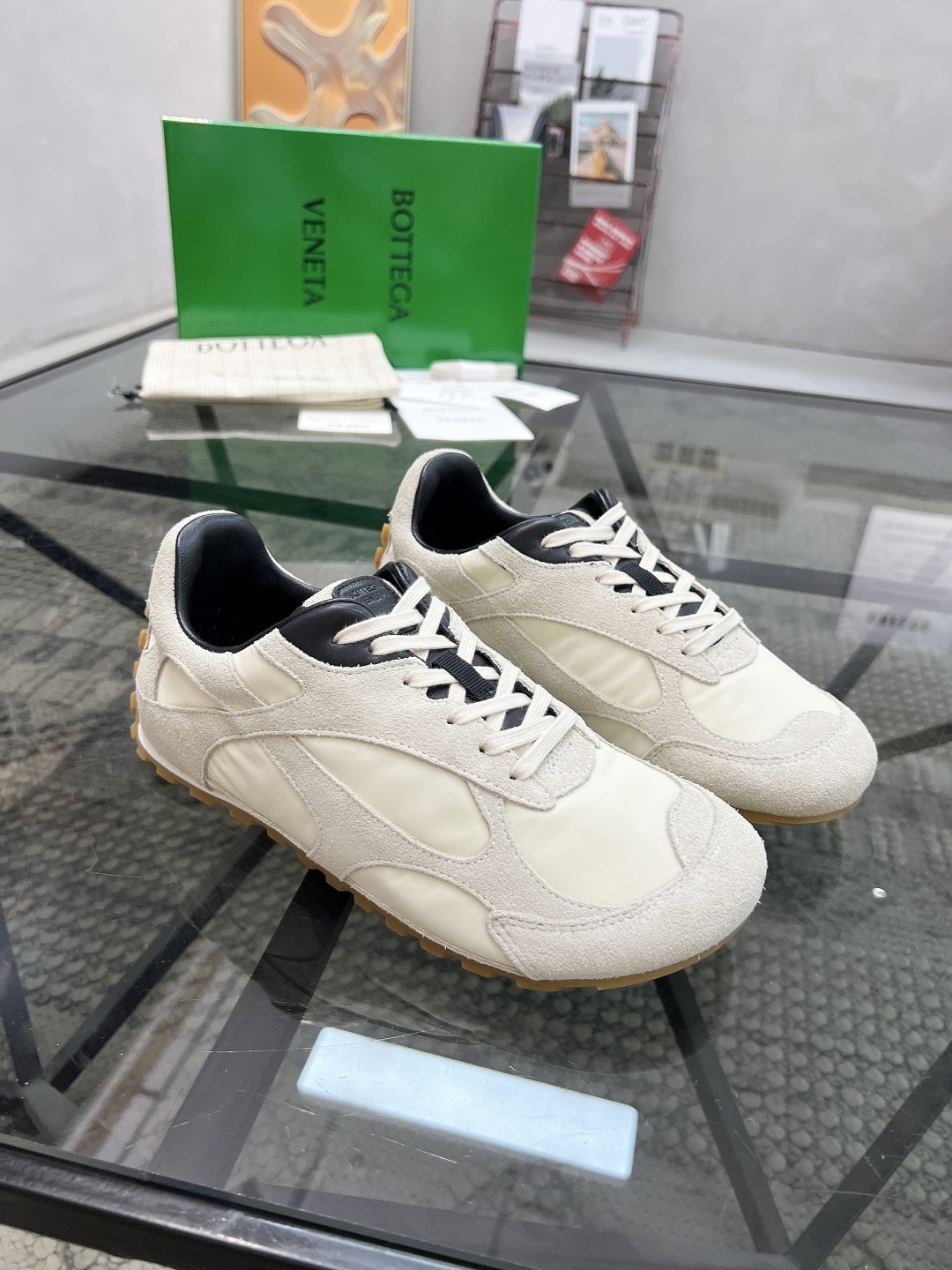  D 🔍顶级代购🇮🇹 碟 炸街情侣👫款官网新品原单货专柜同步，鞋面意大利进口牛皮搭配帆布面料，潮达人爆款