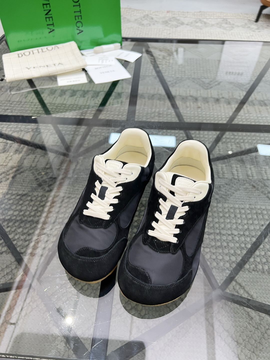  D 🔍顶级代购🇮🇹 碟 炸街情侣👫款官网新品原单货专柜同步，鞋面意大利进口牛皮搭配帆布面料，潮达人爆款