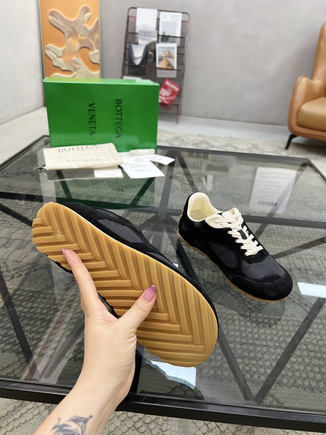  D 🔍顶级代购🇮🇹 碟 炸街情侣👫款官网新品原单货专柜同步，鞋面意大利进口牛皮搭配帆布面料，潮达人爆款