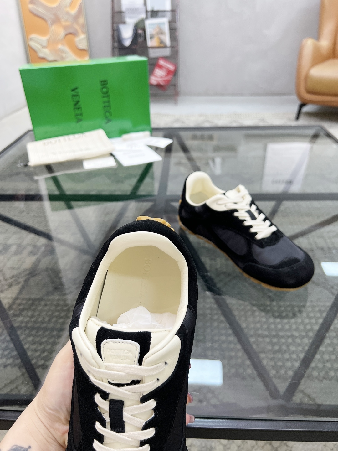  D 🔍顶级代购🇮🇹 碟 炸街情侣👫款官网新品原单货专柜同步，鞋面意大利进口牛皮搭配帆布面料，潮达人爆款
