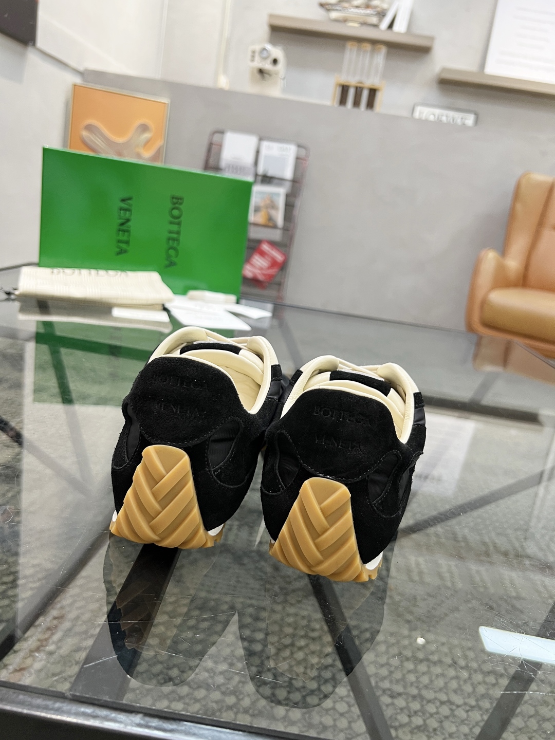 D 🔍顶级代购🇮🇹 碟 炸街情侣👫款官网新品原单货专柜同步，鞋面意大利进口牛皮搭配帆布面料，潮达人爆款