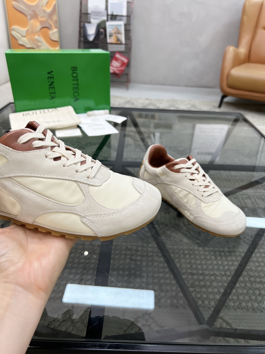  D 🔍顶级代购🇮🇹 碟 炸街情侣👫款官网新品原单货专柜同步，鞋面意大利进口牛皮搭配帆布面料，潮达人爆款