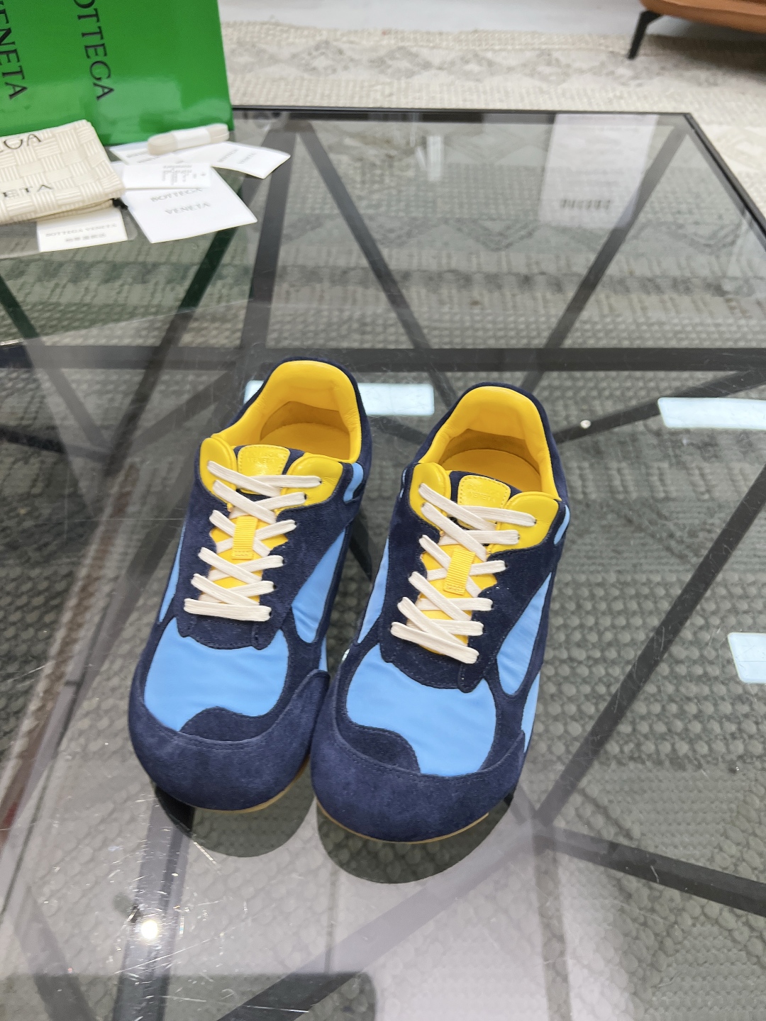  D 🔍顶级代购🇮🇹 碟 炸街情侣👫款官网新品原单货专柜同步，鞋面意大利进口牛皮搭配帆布面料，潮达人爆款