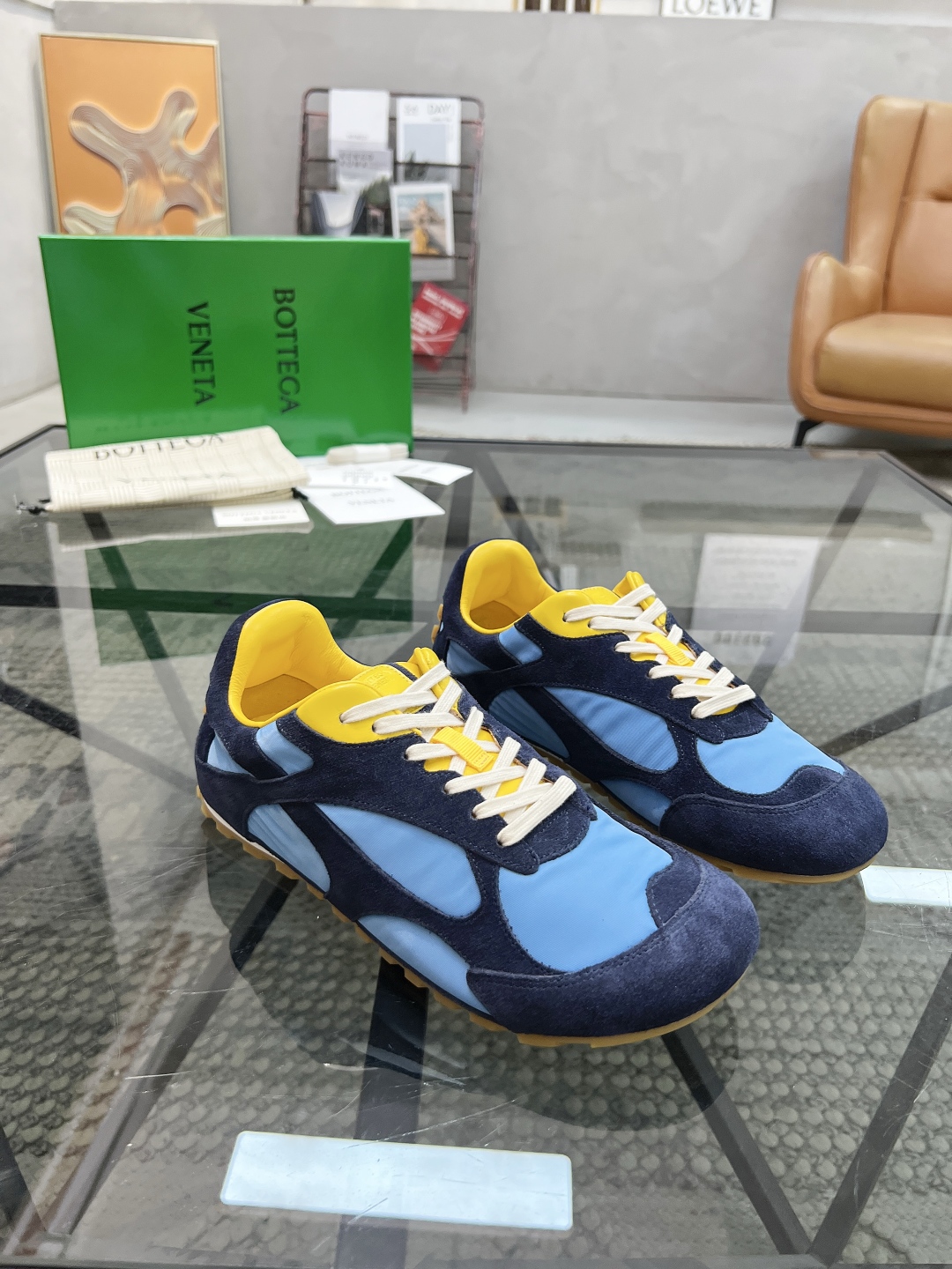  D 🔍顶级代购🇮🇹 碟 炸街情侣👫款官网新品原单货专柜同步，鞋面意大利进口牛皮搭配帆布面料，潮达人爆款