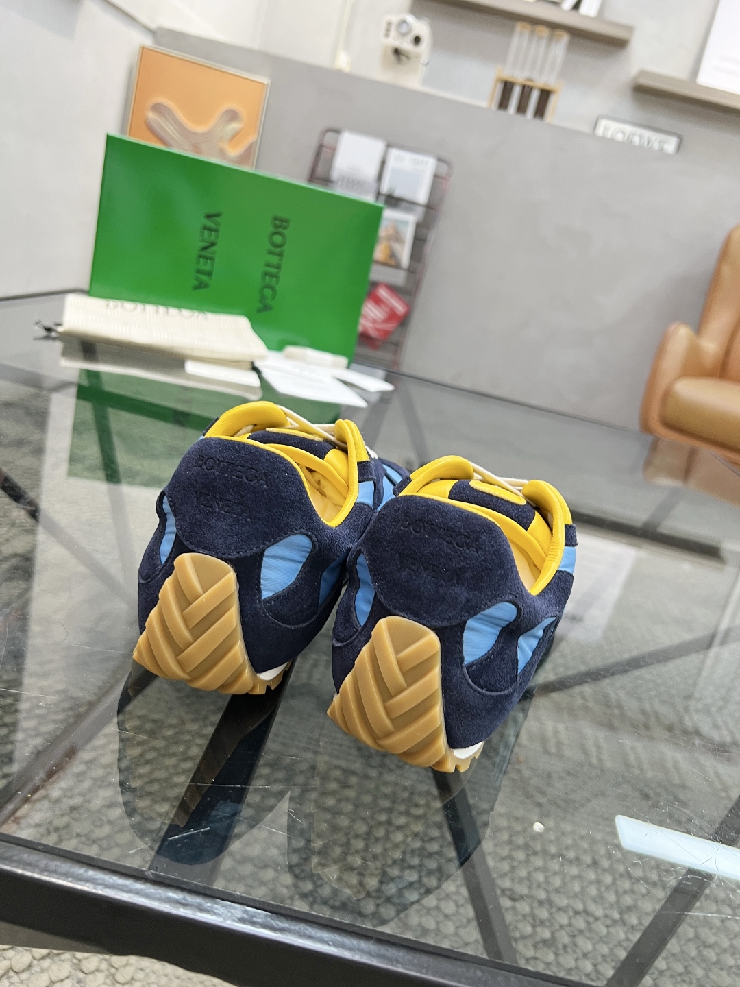  D 🔍顶级代购🇮🇹 碟 炸街情侣👫款官网新品原单货专柜同步，鞋面意大利进口牛皮搭配帆布面料，潮达人爆款