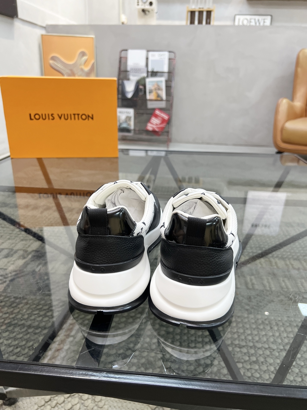  L 🔍顶级代购🇮🇹 路 炸街男神运动鞋新品来袭专柜同步发售原厂配置，意大利进口原版牛皮搭配网布面料，高