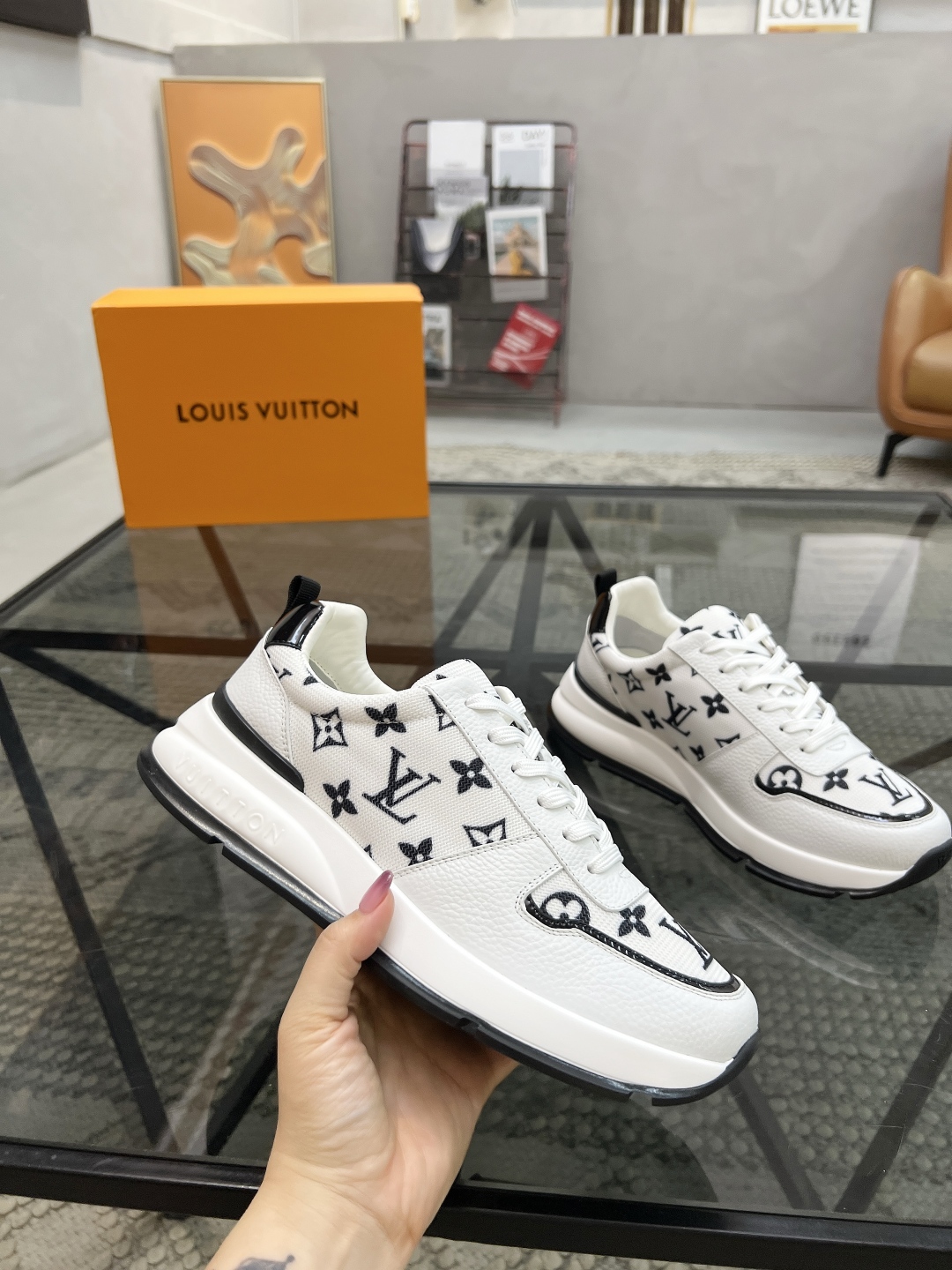  L 🔍顶级代购🇮🇹 路 炸街男神运动鞋新品来袭专柜同步发售原厂配置，意大利进口原版牛皮搭配网布面料，高