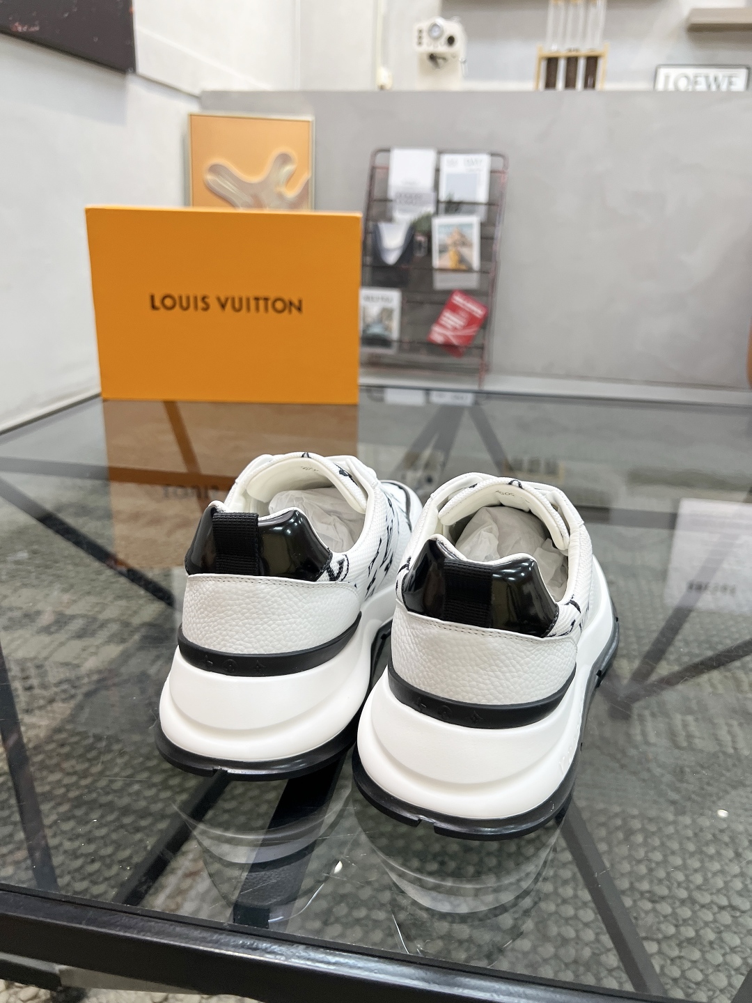  L 🔍顶级代购🇮🇹 路 炸街男神运动鞋新品来袭专柜同步发售原厂配置，意大利进口原版牛皮搭配网布面料，高