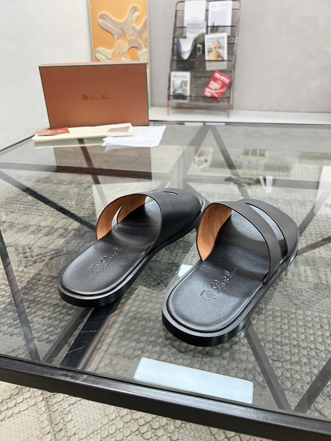  L 🔍顶级代购🇮🇹 LP 炸街男神春夏拖鞋新品专柜同步，鞋面意大利进口牛皮面料，高品质拼接工艺，鞋底：