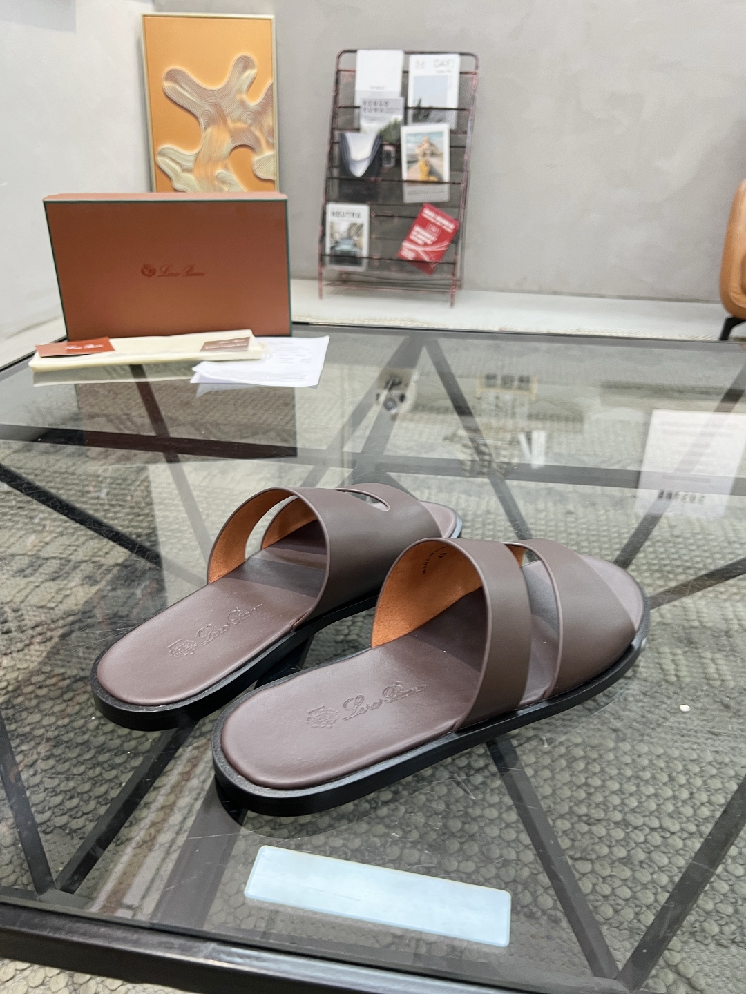  L 🔍顶级代购🇮🇹 LP 炸街男神春夏拖鞋新品专柜同步，鞋面意大利进口牛皮面料，高品质拼接工艺，鞋底：