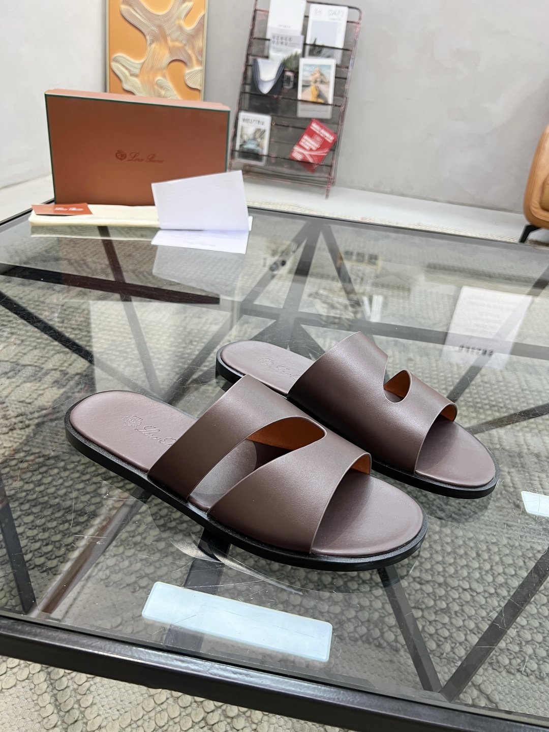  L 🔍顶级代购🇮🇹 LP 炸街男神春夏拖鞋新品专柜同步，鞋面意大利进口牛皮面料，高品质拼接工艺，鞋底：