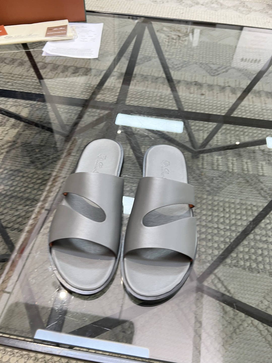  L 🔍顶级代购🇮🇹 LP 炸街男神春夏拖鞋新品专柜同步，鞋面意大利进口牛皮面料，高品质拼接工艺，鞋底：