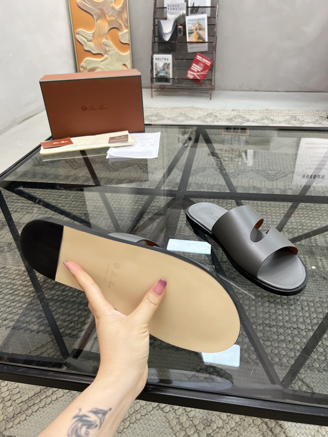  L 🔍顶级代购🇮🇹 LP 炸街男神春夏拖鞋新品专柜同步，鞋面意大利进口牛皮面料，高品质拼接工艺，鞋底：