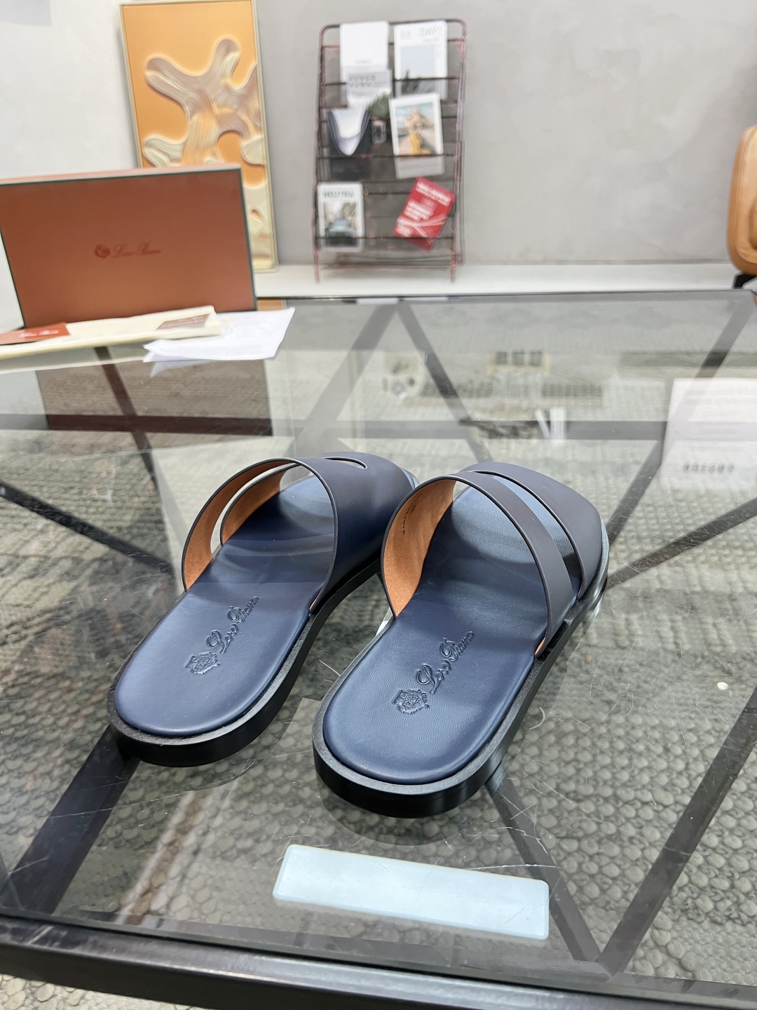  L 🔍顶级代购🇮🇹 LP 炸街男神春夏拖鞋新品专柜同步，鞋面意大利进口牛皮面料，高品质拼接工艺，鞋底：