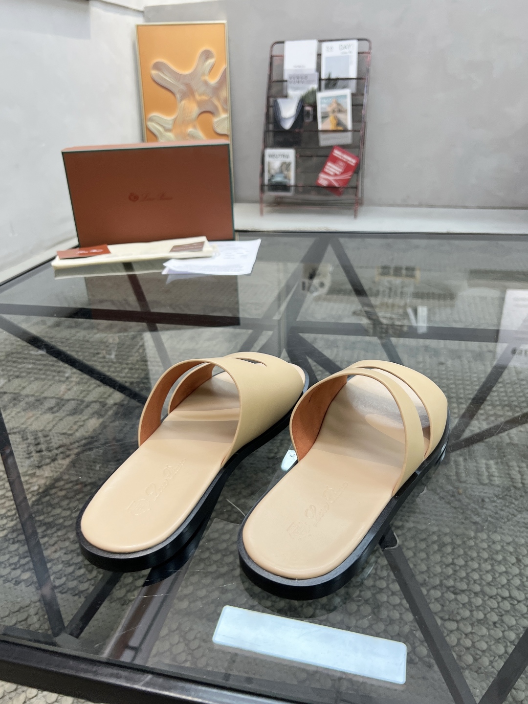  L 🔍顶级代购🇮🇹 LP 炸街男神春夏拖鞋新品专柜同步，鞋面意大利进口牛皮面料，高品质拼接工艺，鞋底：