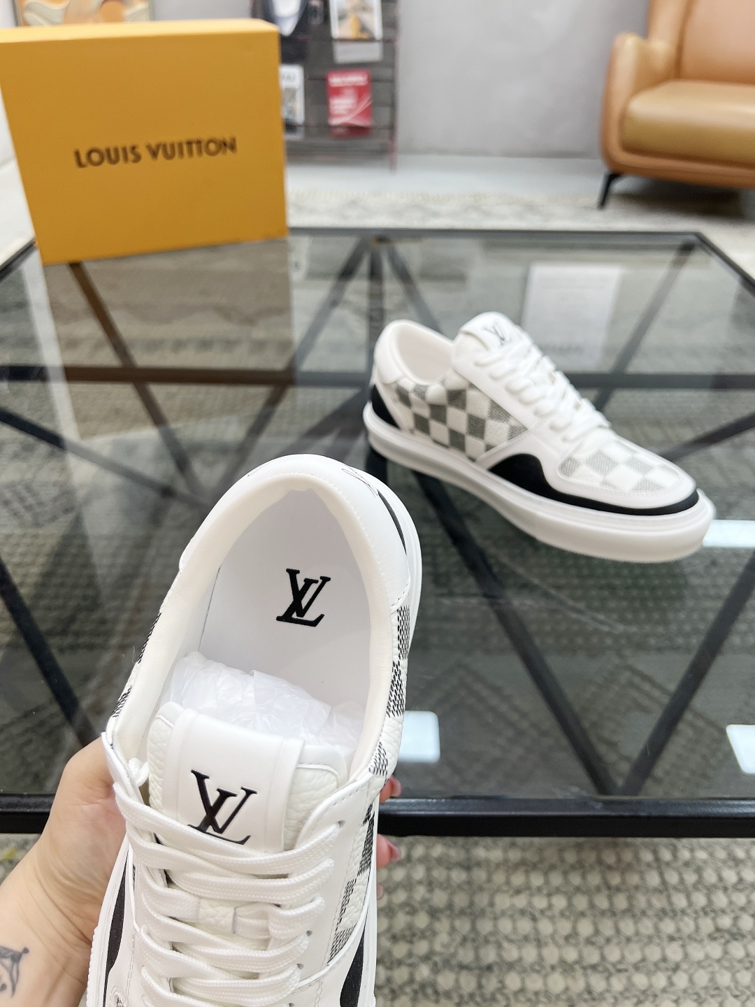  L 🔍顶级代购🇮🇹 路 炸街男神爆款休闲板鞋专柜同步，鞋面意大利进口牛皮面料，高品质印花复杂工艺品，进
