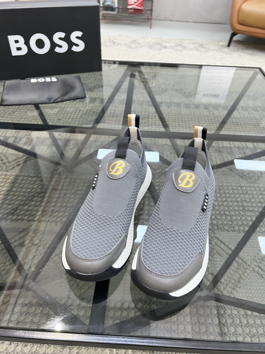  B 🔍顶级代购🇮🇹 老 炸街男神休闲运动鞋系列来袭专柜同步，鞋面意大利进口飞织面料，透气网布里垫，经典