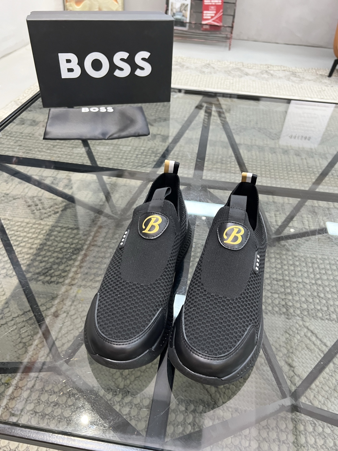  B 🔍顶级代购🇮🇹 老 炸街男神休闲运动鞋系列来袭专柜同步，鞋面意大利进口飞织面料，透气网布里垫，经典