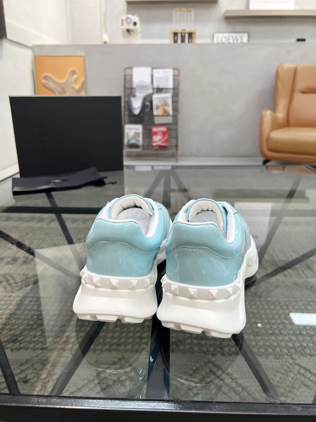  H 🔍顶级代购🇮🇹 华 炸街男神运动鞋新品，经反复试验终打造出完美版本，经典的高超拼接工艺技术瞬间成为