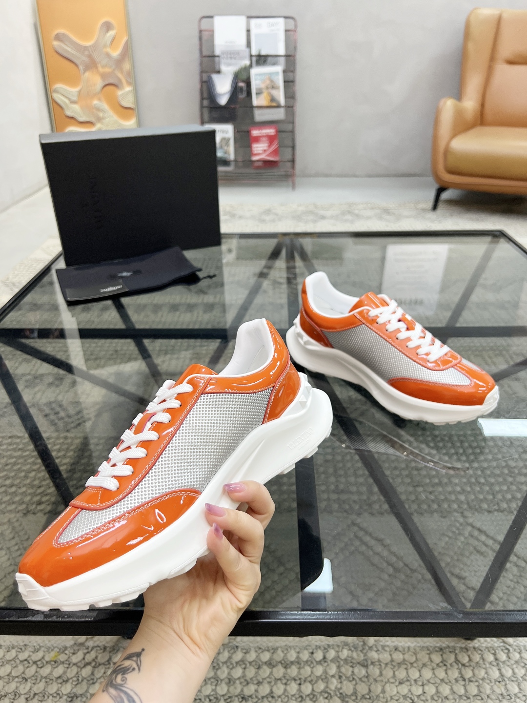  H 🔍顶级代购🇮🇹 华 炸街男神运动鞋新品，经反复试验终打造出完美版本，经典的高超拼接工艺技术瞬间成为